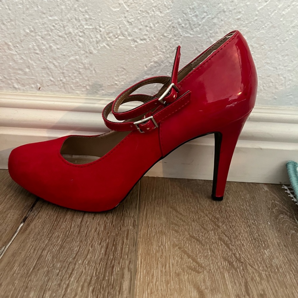 Style & Co. Red closed-toe 3 inch heels size 8